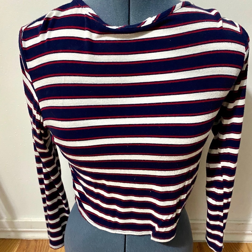 Long sleeve shirt with stripes